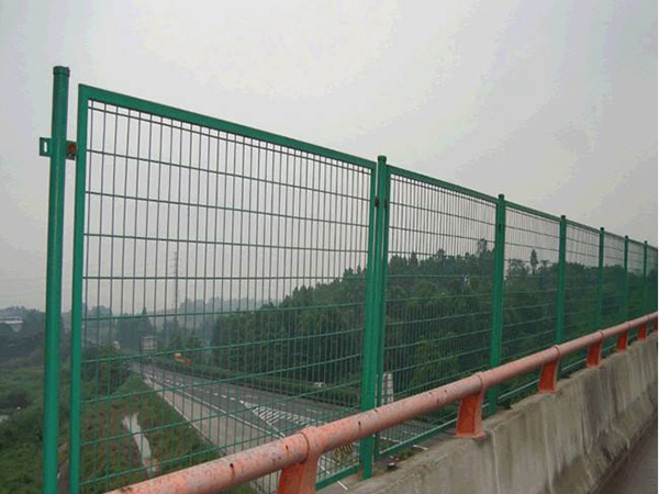 公路護欄網(wǎng)圖片2