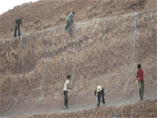 邊坡掛網(wǎng)噴漿圖片3