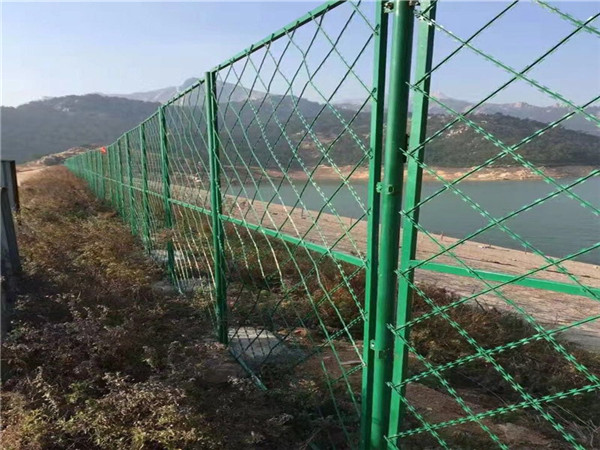 刺繩護欄網(wǎng)圖片3