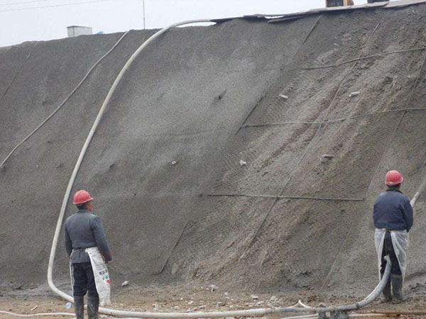 邊坡掛網(wǎng)噴漿圖片5