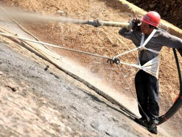 邊坡掛網(wǎng)噴漿圖片6