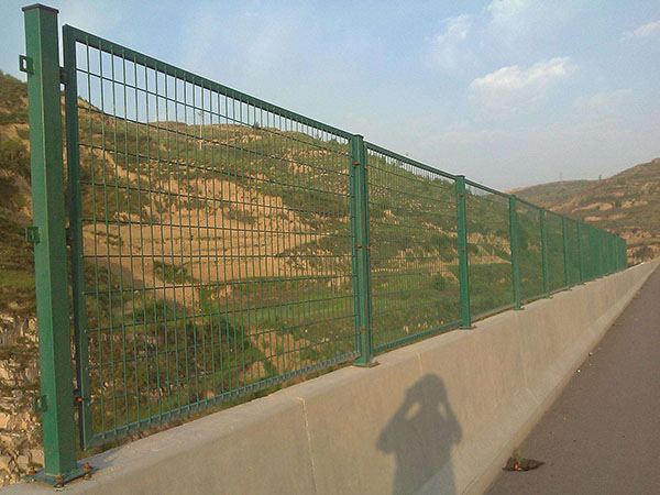 橋梁防拋網(wǎng)圖片5