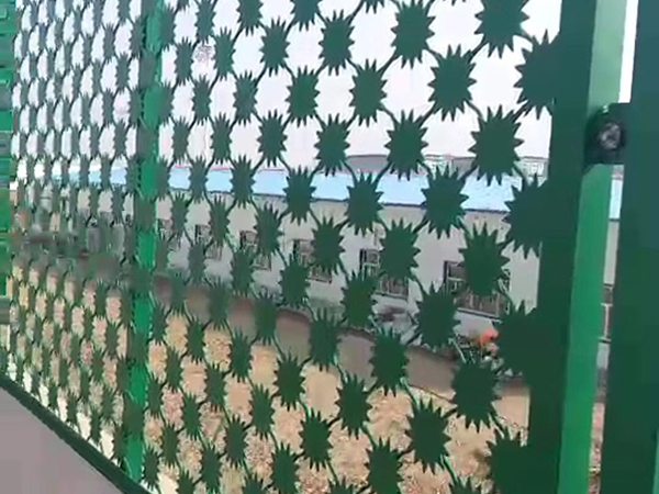 鋼板護(hù)欄網(wǎng)圖片4