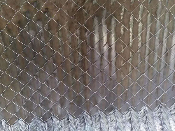 菱形勾花網(wǎng)圍欄圖片4