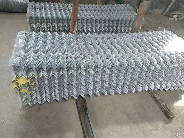 菱形勾花網(wǎng)圍欄圖片5